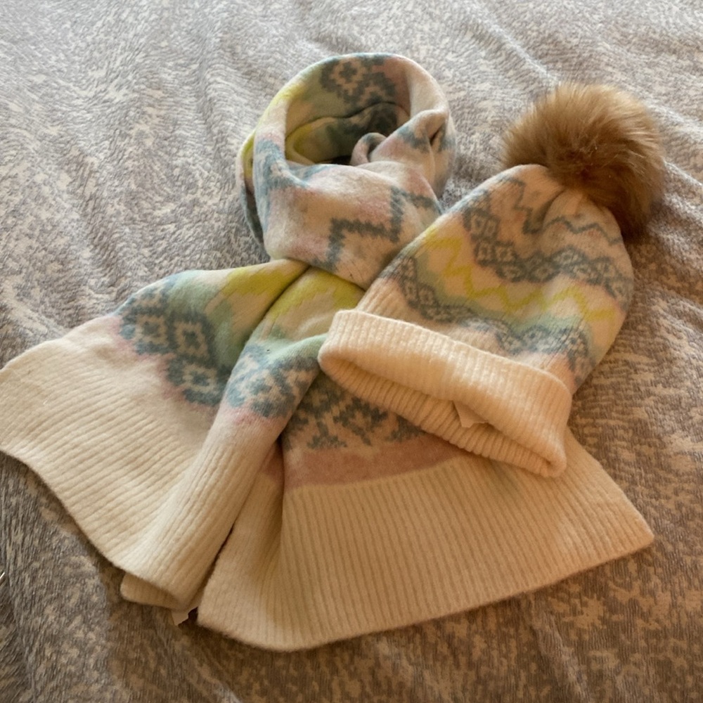 NWT LOFT White Plaid Blanket Scarf and Pom-Pom Hat Set